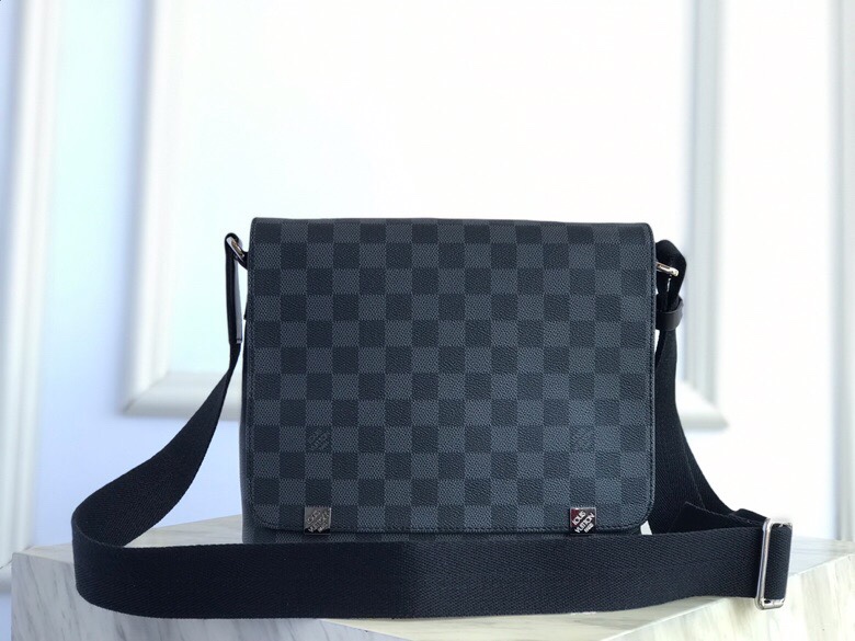 Louis Vuitton DISTRICT PM Damier Graphite High