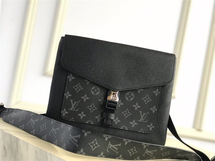 Louis Vuitton OUTDOOR FLAP MESSENGER Taiga Black High