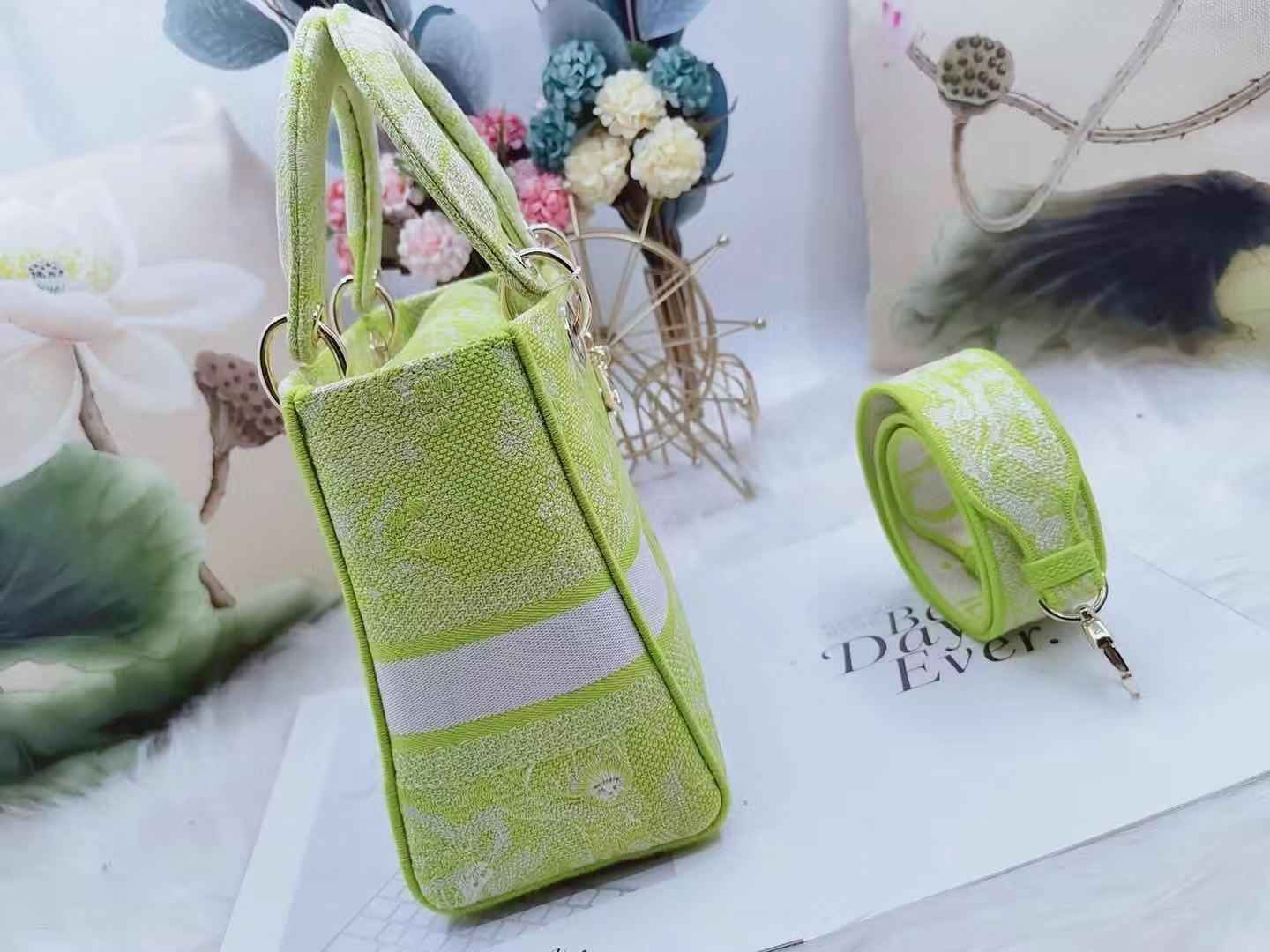 MEDIUM LADY D-LITE BAG Toile de Jouy Reverse Embroidery Lime High