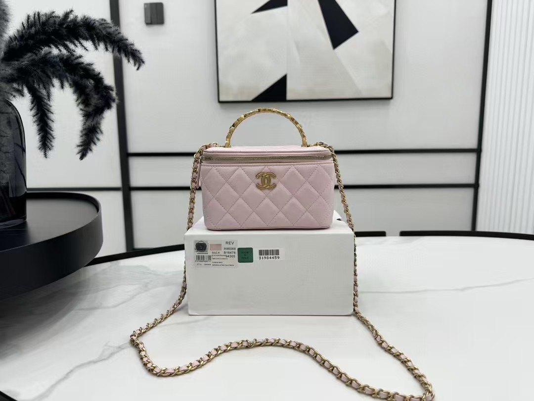 Chanel VANITY WITH CHAIN A96069 Lambskin Gold-Tone Metal Pink High