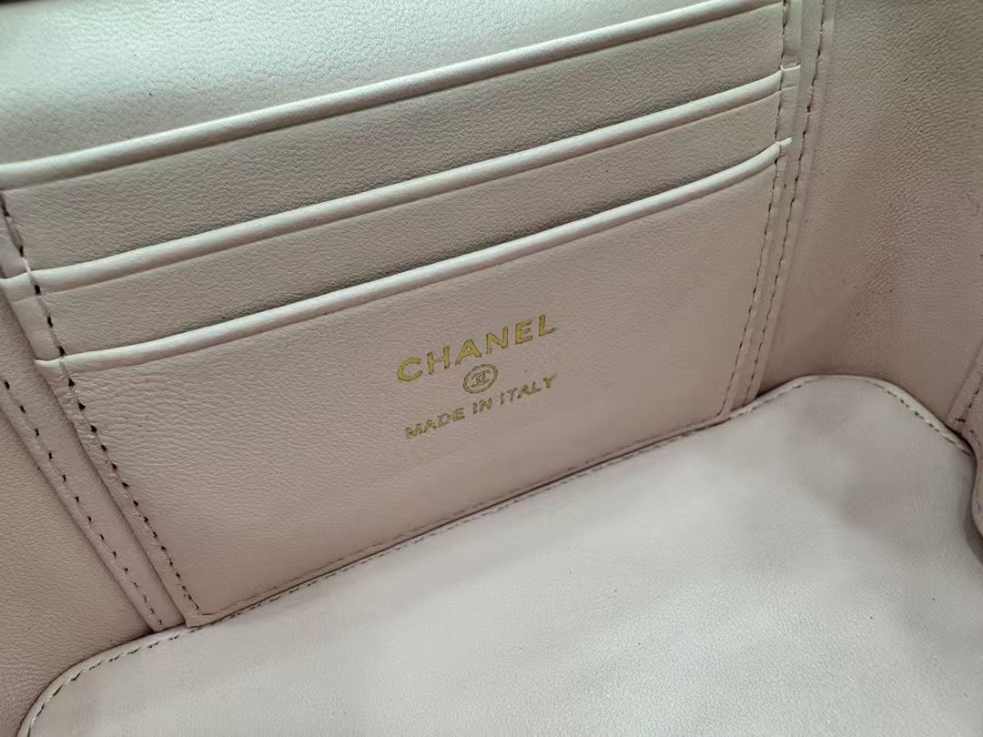 Chanel VANITY WITH CHAIN A96069 Lambskin Gold-Tone Metal Pink High