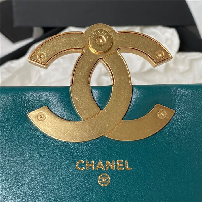 Chanel CLUTCH WITH CHAIN Shiny Lambskin & Gold-Tone Metal AP3854 Olive A