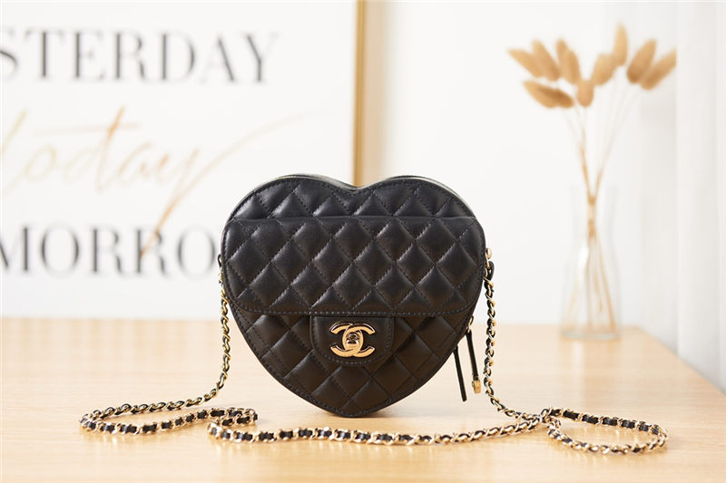 Chanel HEART BAG Lambskin & Gold-Tone Metal AS3191 A