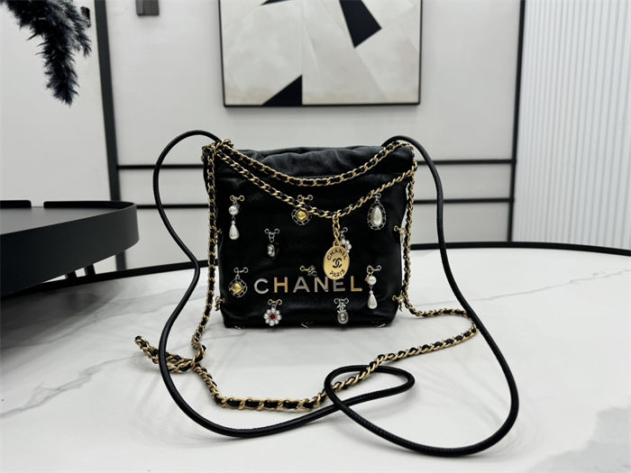 Chanel 22 MINI HANDBAG Shiny Lambskin Black, Bijoux Charms & Gold-Tone Metal AS3980 High