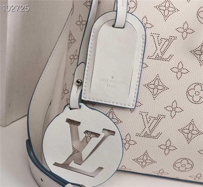 Louis Vuitton Beaubourg Hobo MM Mahina White