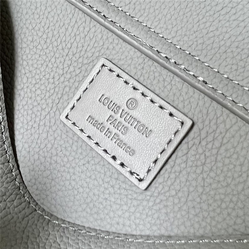 LV Aerogram Slingbag grained calf Grey High