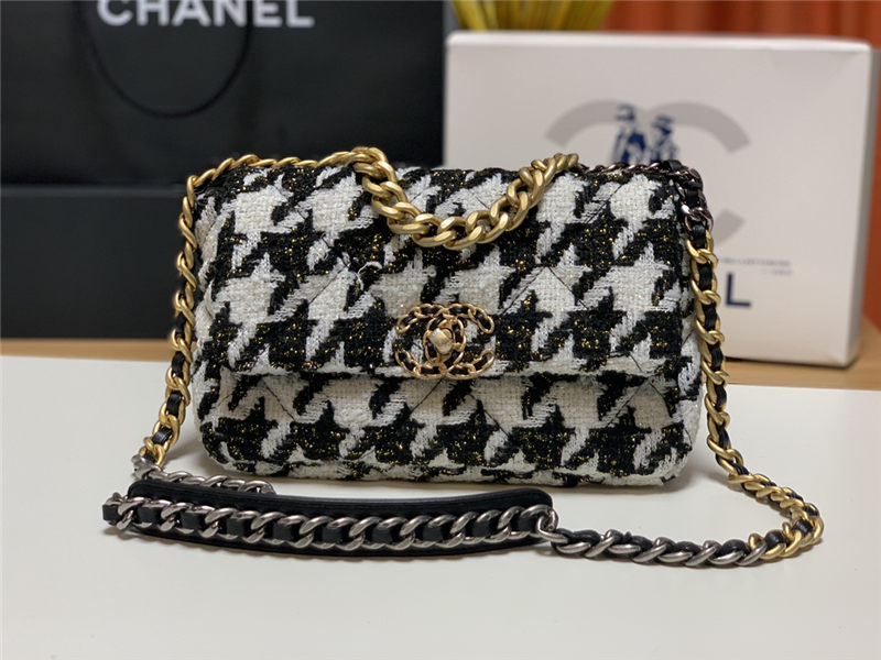 Chanel 19 Flap Bag Tweed Gold-Tone Houndstooth Black-White High