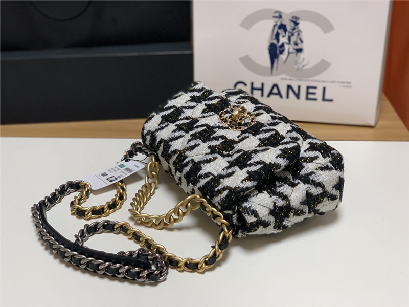 Chanel 19 Flap Bag Tweed Gold-Tone Houndstooth Black-White High