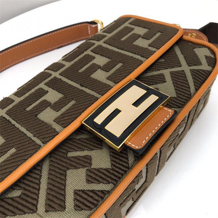 Fendi BAGUETTE Green canvas bag Mid