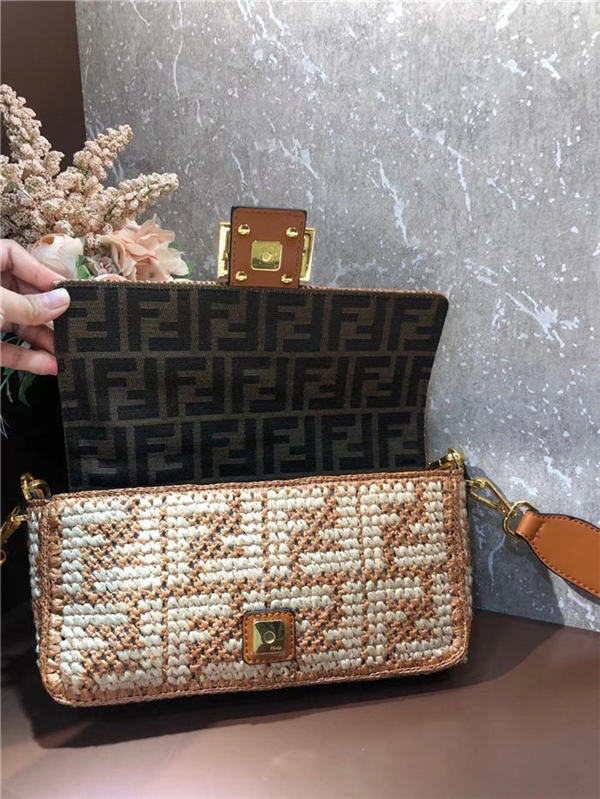 Fendi BAGUETTE raffia FF bag Beige Mid