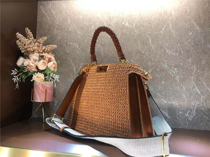 Fendi PEEKABOO ISEEU MEDIUM Woven straw bag Camel Mid