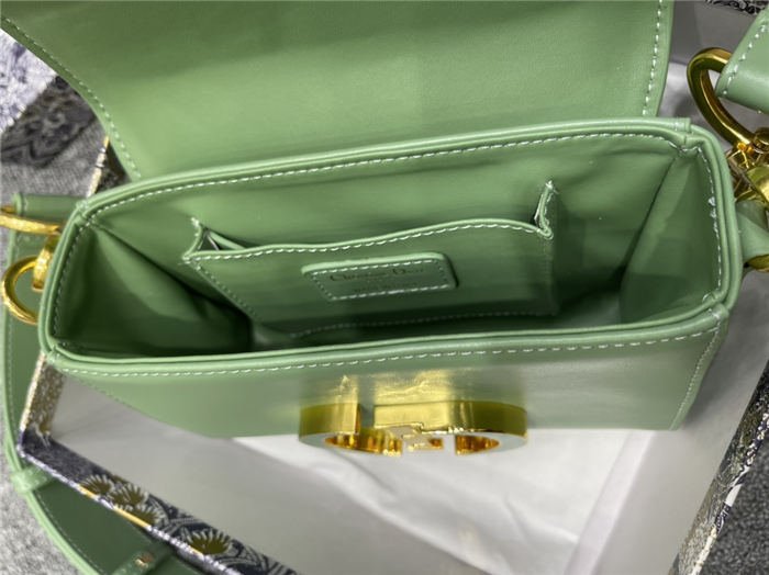 30 MONTAIGNE BOX BAG calfskin Green mid