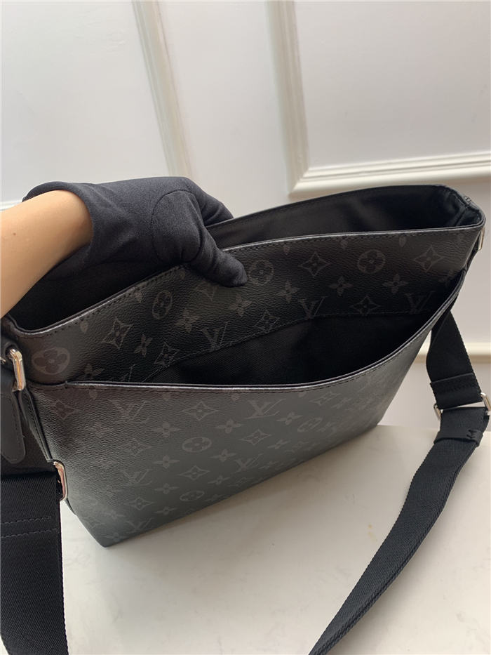 Louis Vuitton DISTRICT MM Monogram Eclipse High