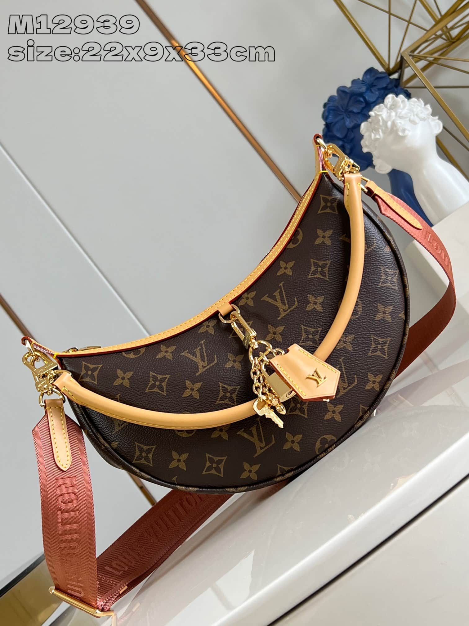 Louis Vuitton Looping Handbag Monogram coated canvas M12939 High