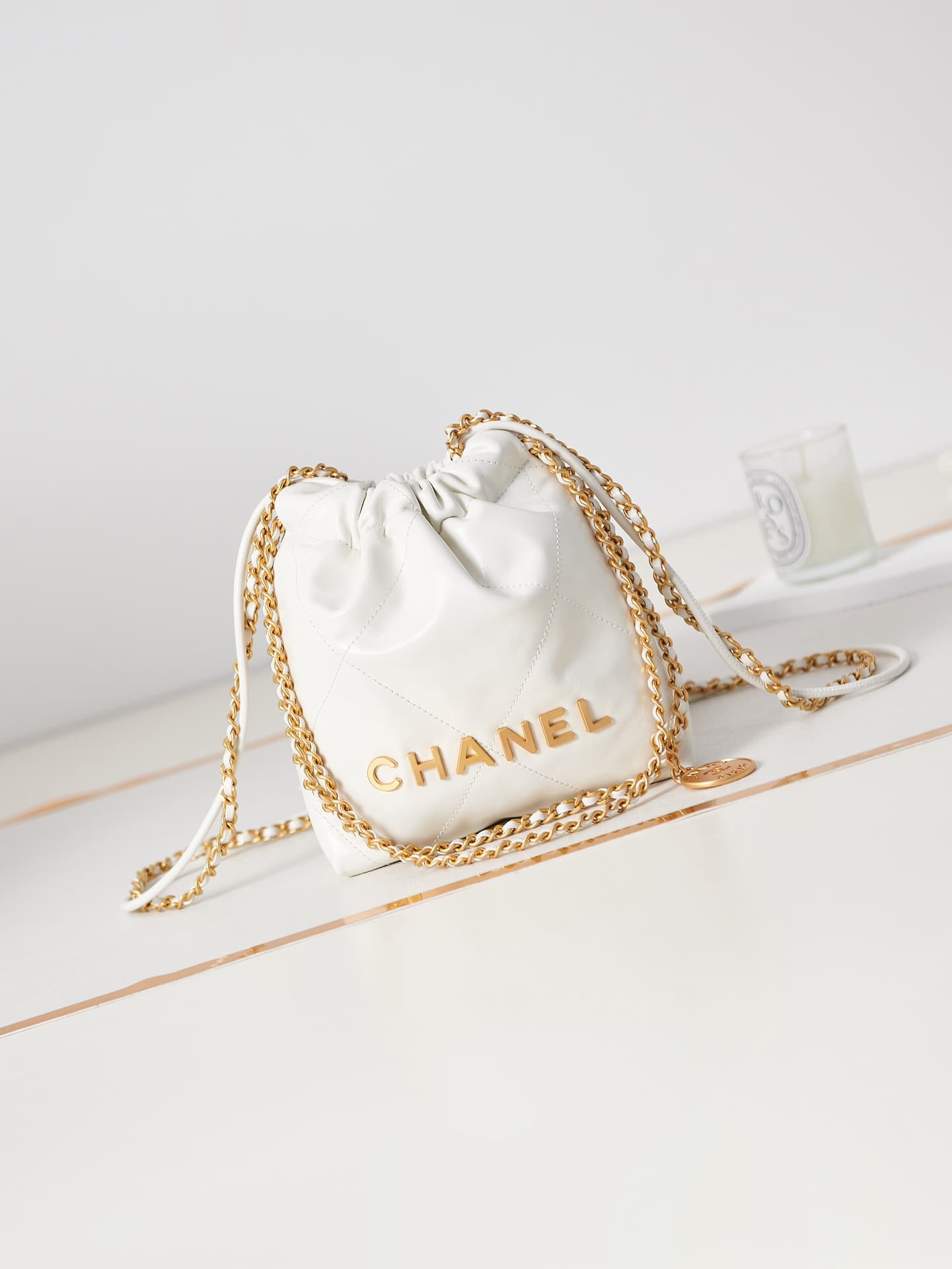 Chanel 22 MINI HANDBAG Shiny Calfskin White & Gold-Tone Metal AS3980 High