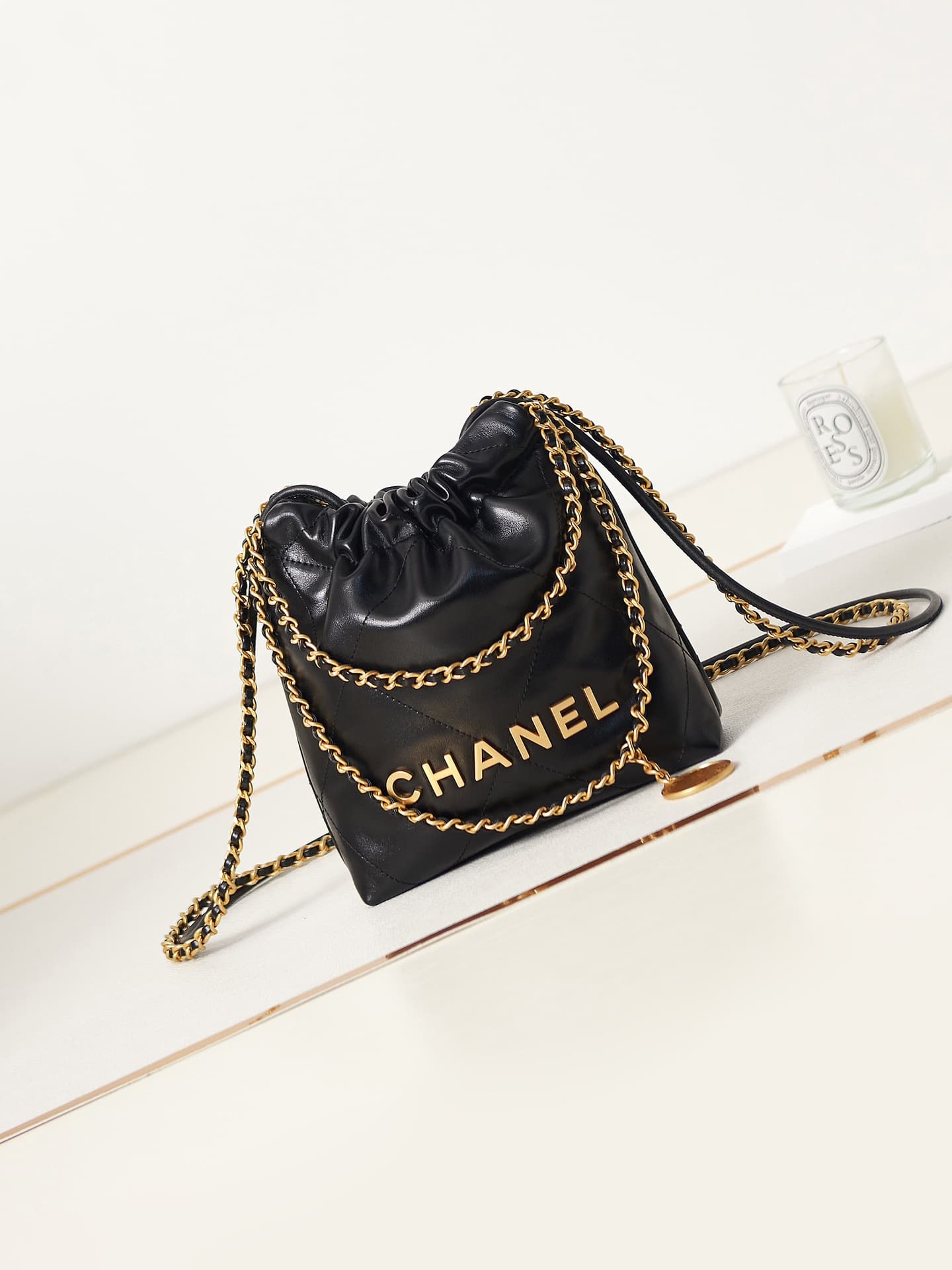 Chanel 22 MINI HANDBAG Shiny Calfskin Black & Gold-Tone Metal AS3980 High