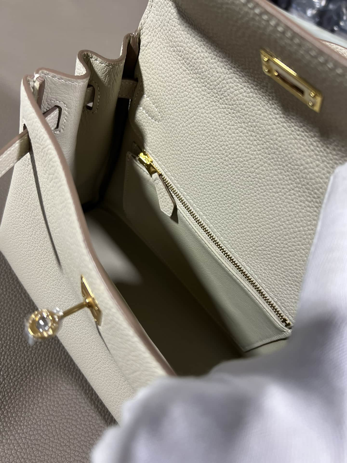 Hermes Kelly 25/28cm Retourne Bag Togo Leather In White WAX High