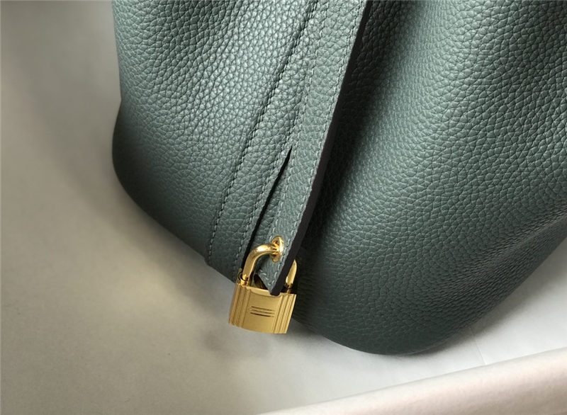 Hermes Picotin Lock 18/22 Bag Togo Leather In Vert Amande WAX High