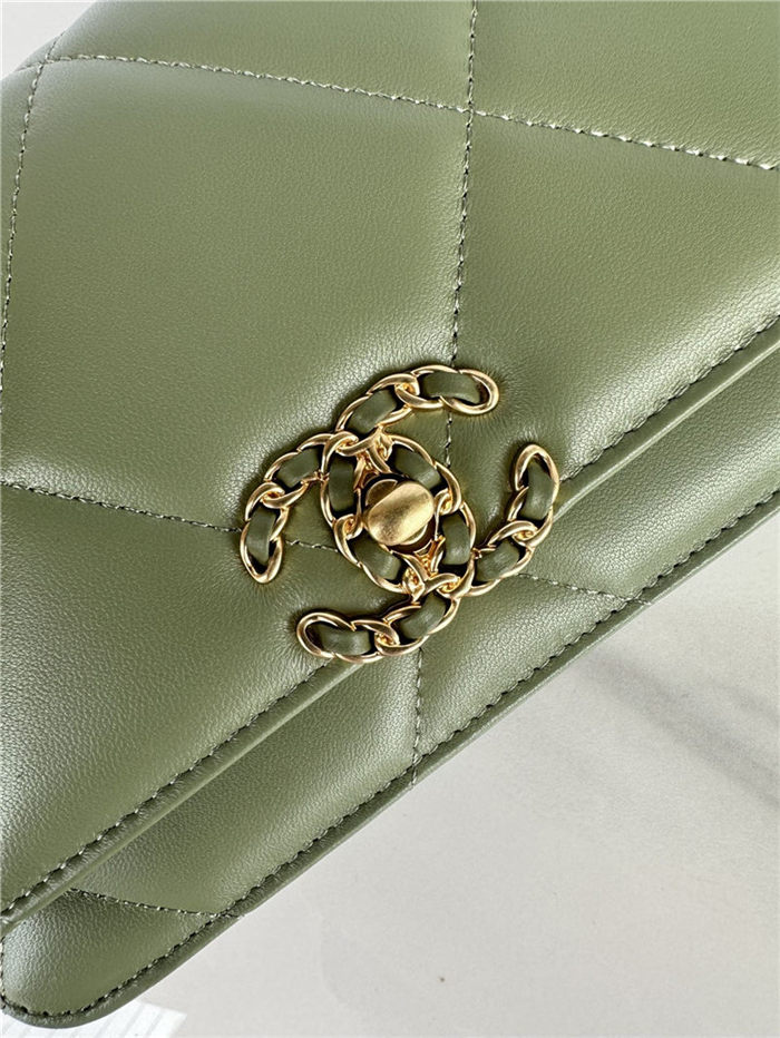 Chanel 19 WALLET ON CHAIN-A Shiny Lambskin, Gold/Silver-Tone & Ruthenium-Finish Metal Green A