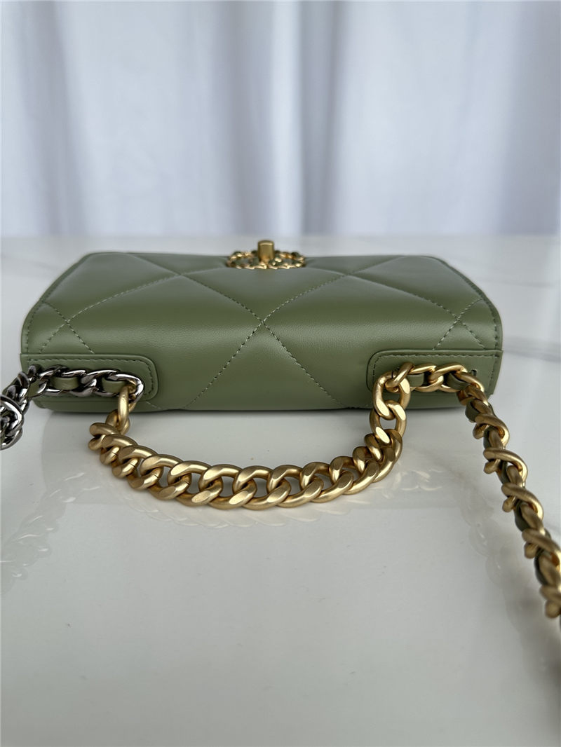 Chanel 19 WALLET ON CHAIN-A Shiny Lambskin, Gold/Silver-Tone & Ruthenium-Finish Metal Green A