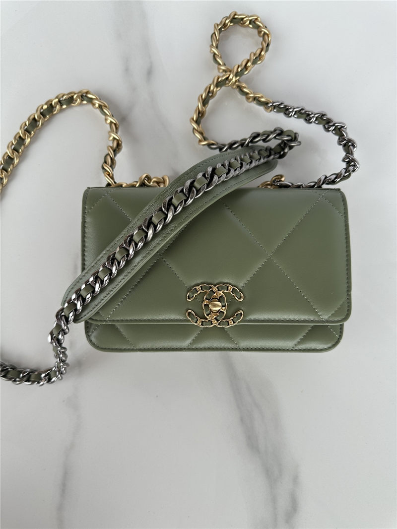 Chanel 19 WALLET ON CHAIN-A Shiny Lambskin, Gold/Silver-Tone & Ruthenium-Finish Metal Green A