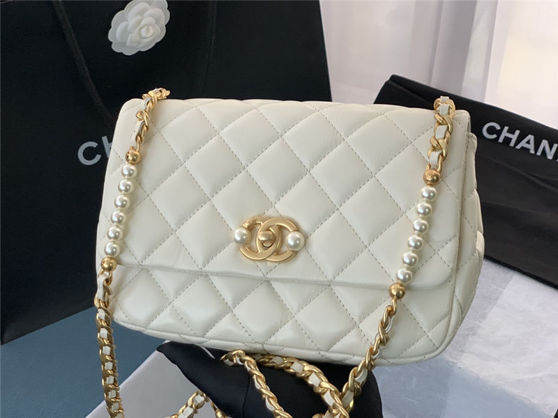 SMALL FLAP BAG Calfskin, Imitation Pearls & Gold-Tone Metal White High