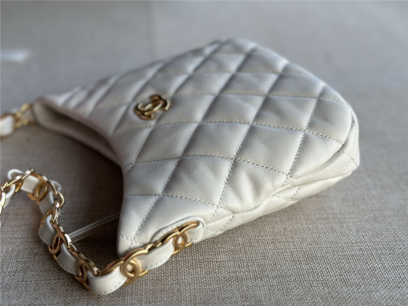 HOBO HANDBAG AS3562 Lambskin & Gold-Tone Metal White High