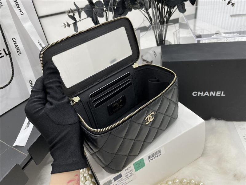 Chanel VANITY WITH CHAIN Lambskin Imitation Pearls & Gold-Tone Metal Black High