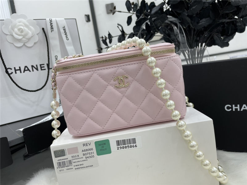 Chanel VANITY WITH CHAIN Lambskin Imitation Pearls & Gold-Tone Metal Pink High