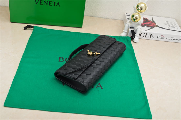 BV Long Clutch Andiamo With Handle Black High