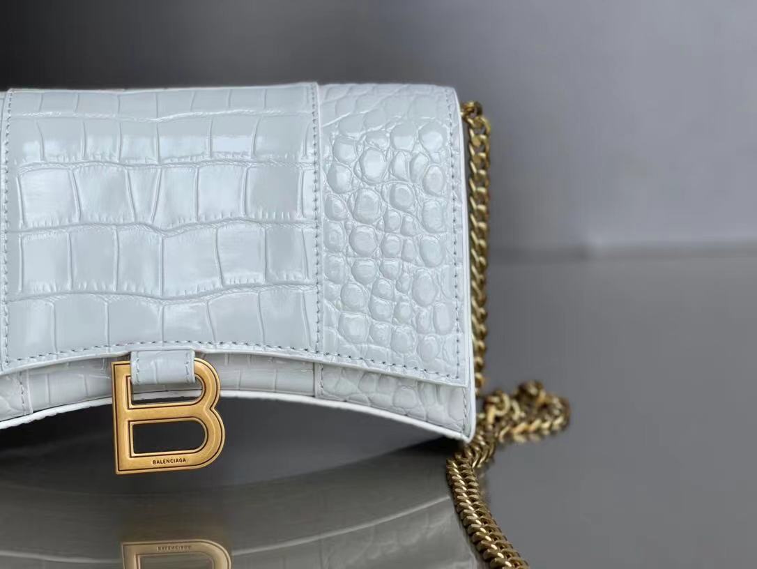 WOMEN'S HOURGLASS WALLET ON CHAIN IN Shiny Crocodile Embossed White High