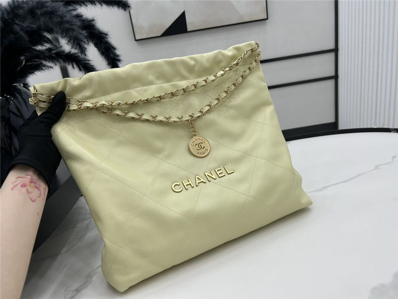 Chanel 22 MEDIUM HANDBAG Shiny Calfskin & Gold-Tone Metal AS3261 Yellow-Lt High