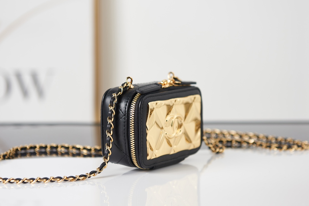 Chanel CLUTCH WITH CHAIN Lambskin & Gold-Tone Metal AP2393 Black High