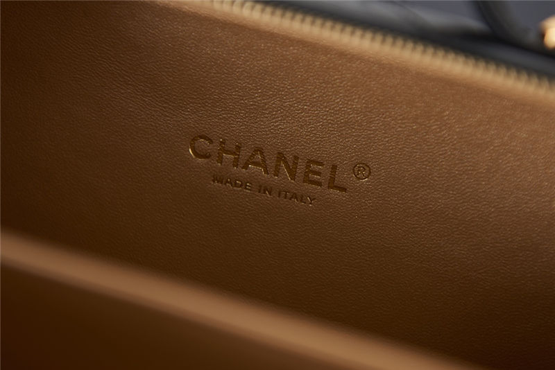 Chanel VANITY CASE Lambskin & Gold Metal AS2900 Black High