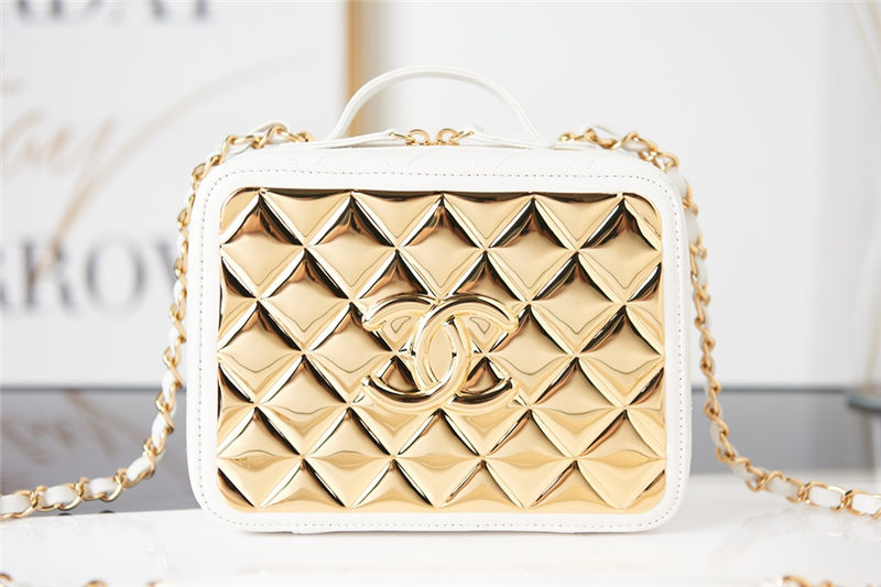 Chanel VANITY CASE Lambskin & Gold Metal AS2900 White High