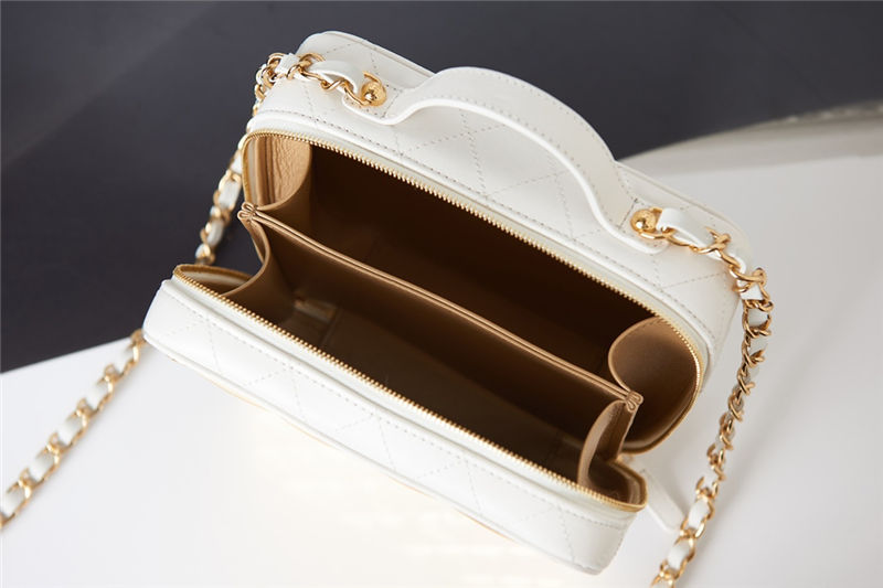 Chanel VANITY CASE Lambskin & Gold Metal AS2900 White High