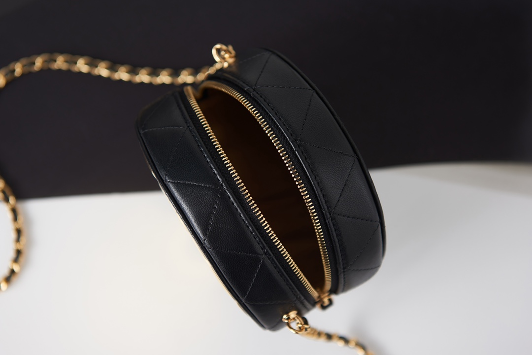 Chanel CLUTCH WITH CHAIN Lambskin & Gold-Tone Metal AP2388 Black High