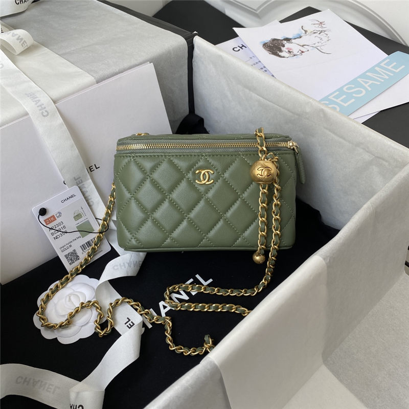 Chanel CLUTCH WITH CHAIN Lambskin & Gold-Tone Metal AP2303 Green A