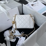 Chanel CLUTCH WITH CHAIN Lambskin & Gold-Tone Metal AP2303 White A