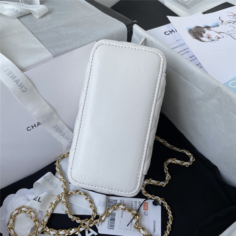 Chanel CLUTCH WITH CHAIN Lambskin & Gold-Tone Metal AP2303 White A