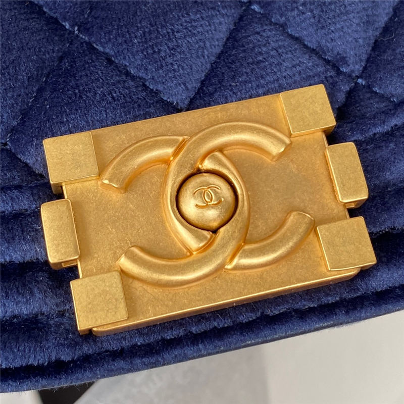 Chanel MINI BOY Chanel MESSENGER BAG Velvet & Gold-Tone Metal AS3315 Navy A