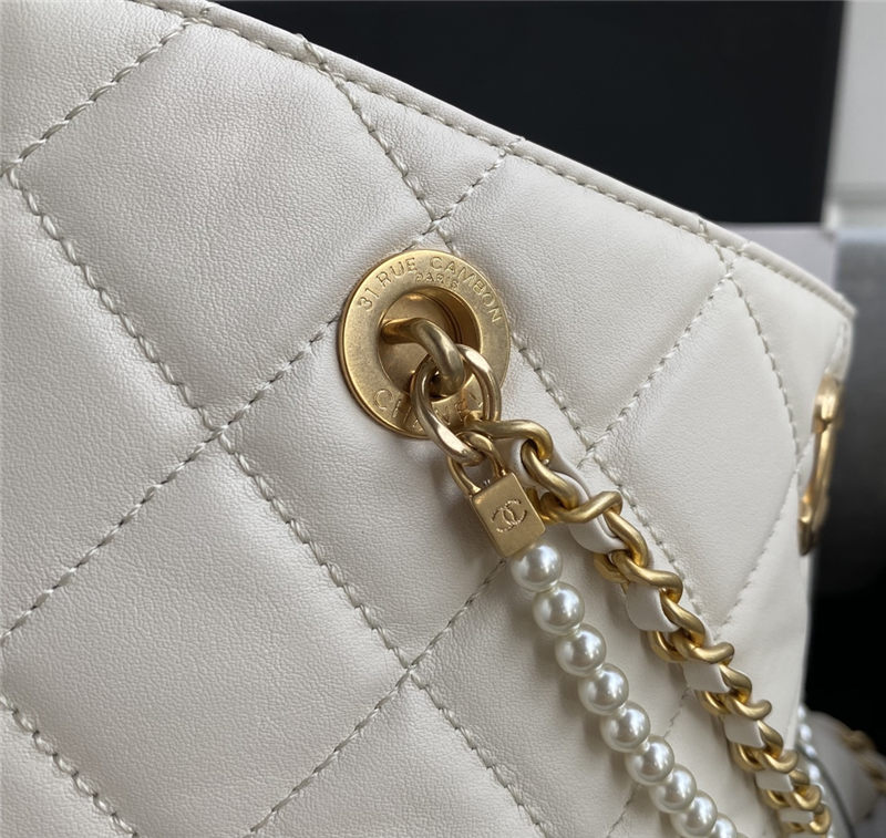 Shopping Bag Calfskin Crystal Pearls & Gold-Tone Metal White A (OUT OF STOCK)