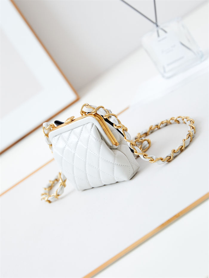 Chanel CLUTCH WITH CHAIN AP4028 Lambskin & Gold-Tone Metal White A