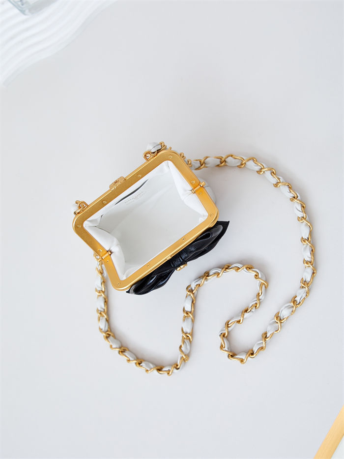 Chanel CLUTCH WITH CHAIN AP4028 Lambskin & Gold-Tone Metal White A