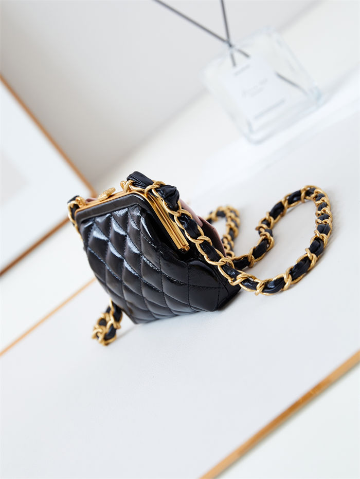 Chanel CLUTCH WITH CHAIN AP4028 Lambskin & Gold-Tone Metal Black A