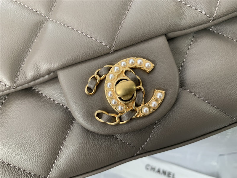 FLAP BAG Lambskin & Gold Metal AS2563 Taupe High