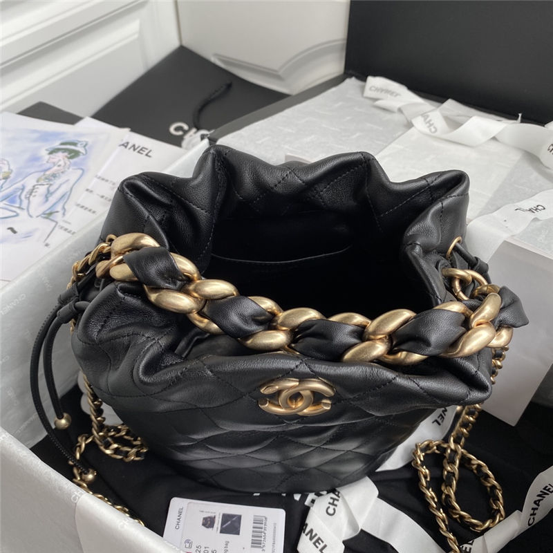 LARGE DRAWSTRING BAG Shiny Lambskin & Gold-Tone Metal High