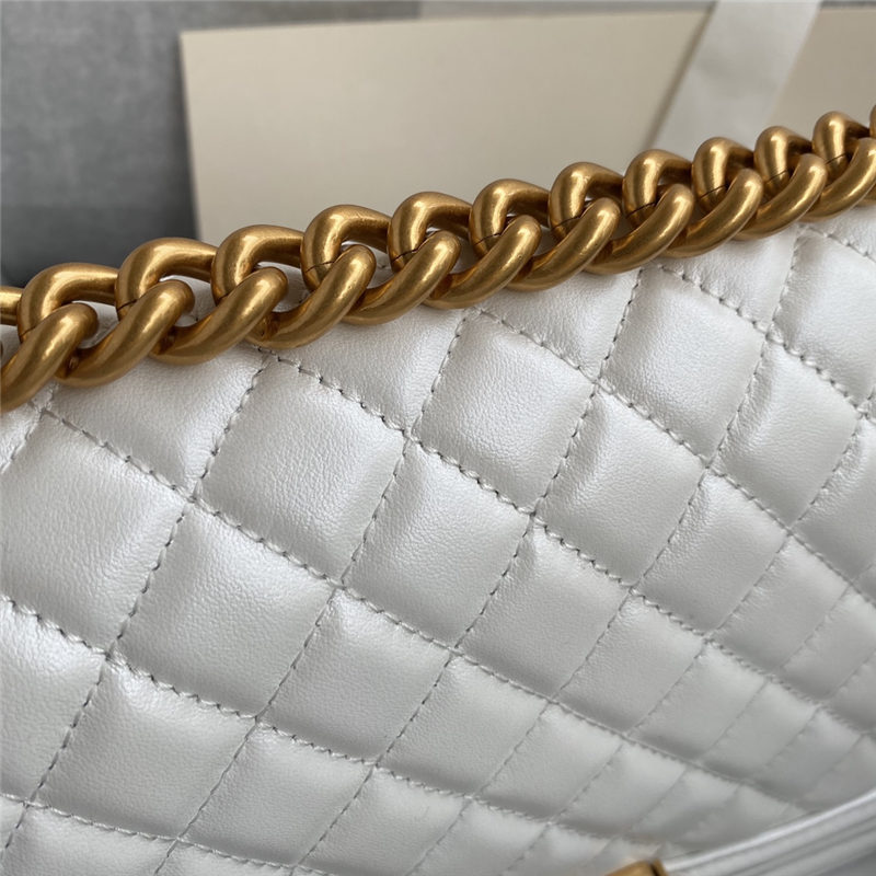 BOY Chanel HANDBAG Lambskin & Gold Metal White A