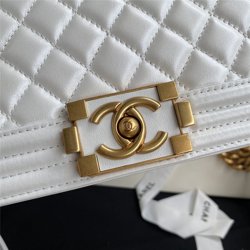 BOY Chanel HANDBAG Lambskin & Gold Metal White A