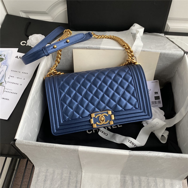 BOY Chanel HANDBAG Lambskin & Gold Metal Blue A